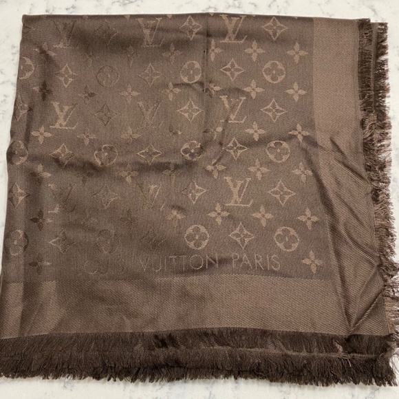 Louis Vuitton Authentic Monogram Shawl - Picture 7 of 10